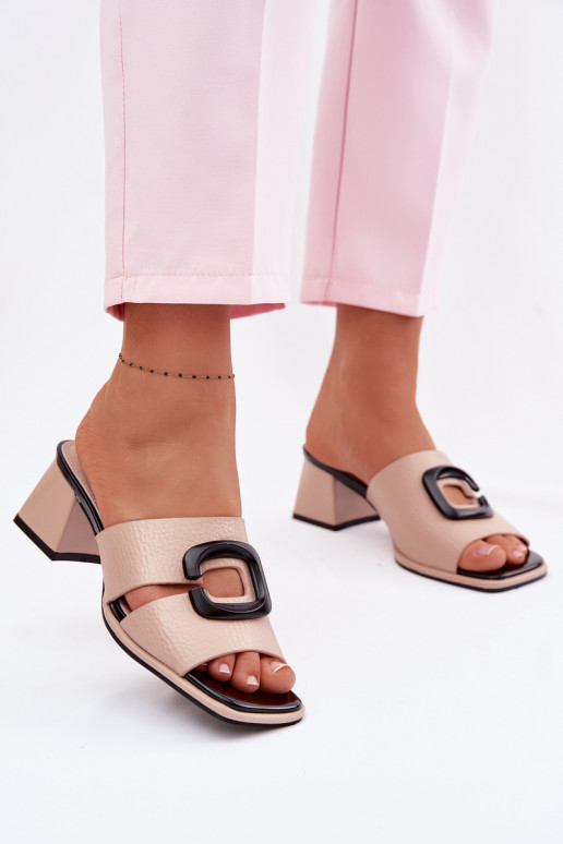 Infradito da donna con intagli e fibbie con tacco Vinceza 62284 color sabbia