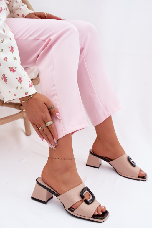 Infradito da donna con intagli e fibbie con tacco Vinceza 62284 color sabbia