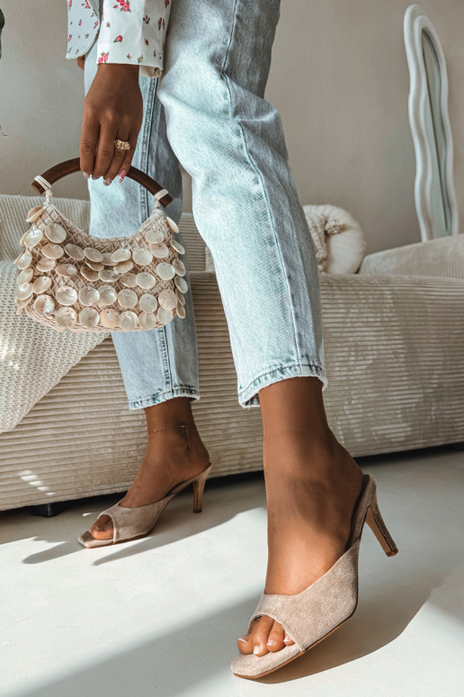 Pantofole da donna Abilitato Smukłym Obcasie beige Revina