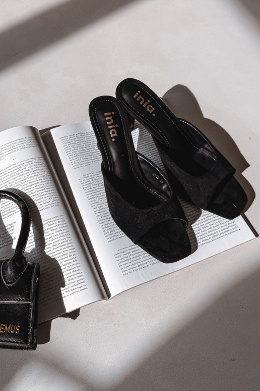 Pantofole da donna Abilitato Smukłym Obcasie colore nero Revina