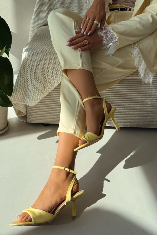 Sandali da donna con tacchi sottili in ecopelle colore giallo Sedira