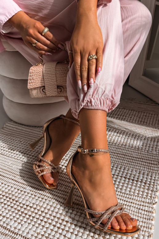 Sandali da donna con i tacchi con gli occhi lucenti Szampańskie Redira