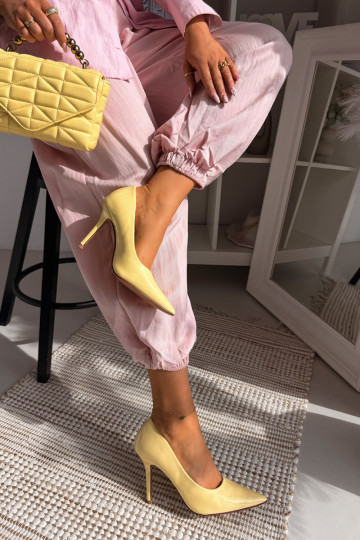 Scarpe col tacco classiche verniciate in pelle sintetica gialla Odira