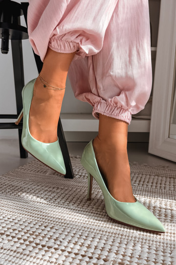 Scarpe col tacco classiche verniciate in pelle sintetica verde Odira