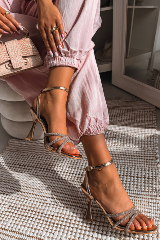 Sandali da donna con i tacchi Ze Zdobionymi Paskami Szampańskie Gedira