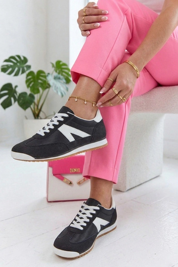 Scarpe sportive nere con elementi bianchi Saga 2