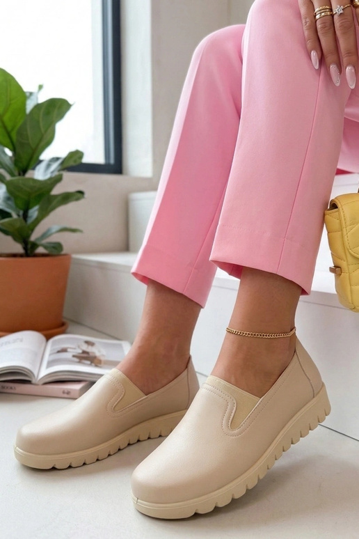 Stivaletti color sabbia con tacco...