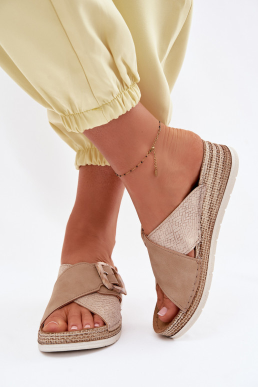 Pantofole da donna con una piattaforma decorare con fibbie Inblu RV000012 colore marrone