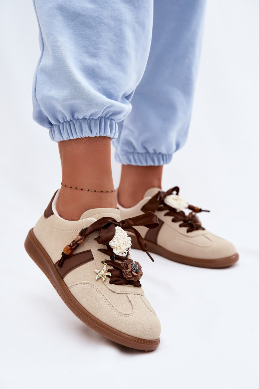 Scarpe modello sneakers Femminile con bellissimi dettagli beige Lelora