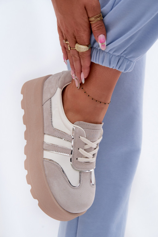 dalla pelle scamosciata Scarpe modello sneakers con una piattaforma GOE TT2N4052 Colore bianco