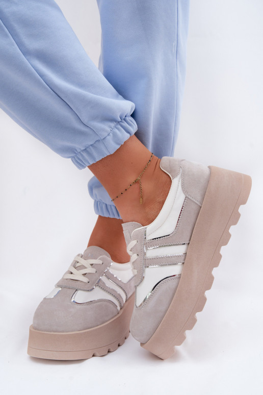 dalla pelle scamosciata Scarpe modello sneakers con una piattaforma GOE TT2N4052 Colore bianco