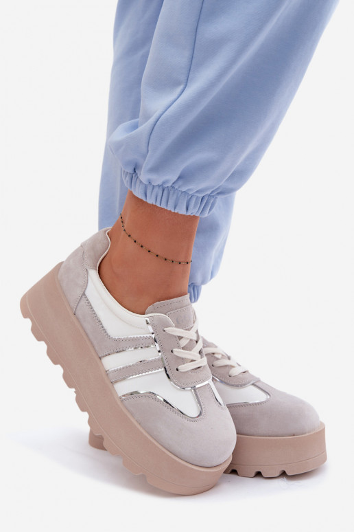 dalla pelle scamosciata Scarpe modello sneakers con una piattaforma GOE TT2N4052 Colore bianco