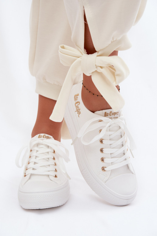 scarpe casual con una piattaforma Lee Cooper LCIN-26-44-4482 Colore bianco