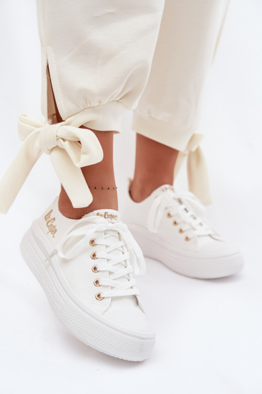 scarpe casual con una piattaforma Lee Cooper LCIN-26-44-4482 Colore bianco