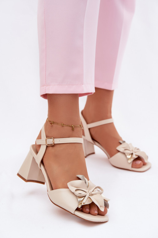 Sandali con tacco alto da donna Con decorazioni Un fiore Vinceza 20283 beige