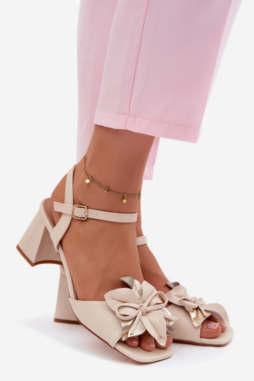 Sandali con tacco alto da donna Con decorazioni Un fiore Vinceza 20283 beige