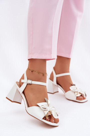 Sandali alti da donna con decorazioni floreali Vinceza 20283 color bianco 2