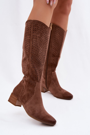 Stivali alti da donna con elementi traforati e tacco basso Vinceza 58637 color marrone 2