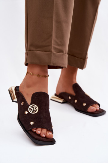 pantofole in pelle scamosciata Ze colore doratomi Ozdobami D&A CR61-3061 CzekoladoAe 2