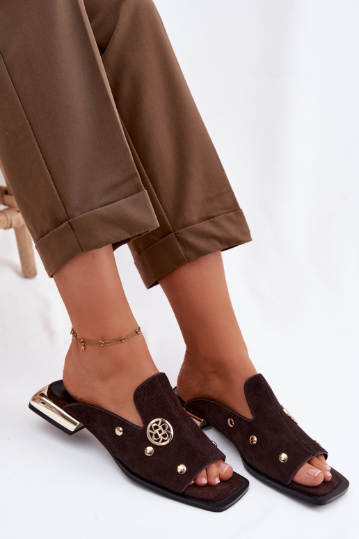 pantofole in pelle scamosciata Ze colore doratomi Ozdobami D&A CR61-3061 CzekoladoAe