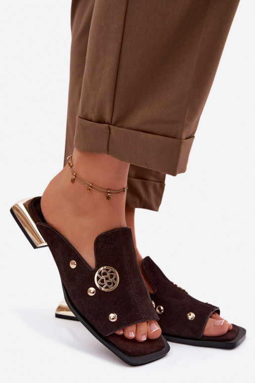 pantofole in pelle scamosciata Ze colore doratomi Ozdobami D&A CR61-3061 CzekoladoAe