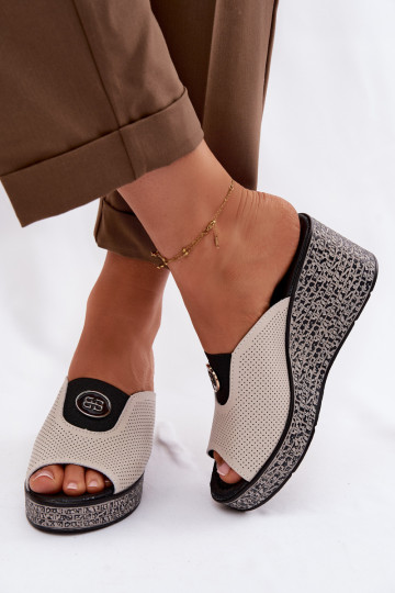 Pantofole in pelle con piattaforma e ornamenti S.Barski LR61-7011 color sabbia 2