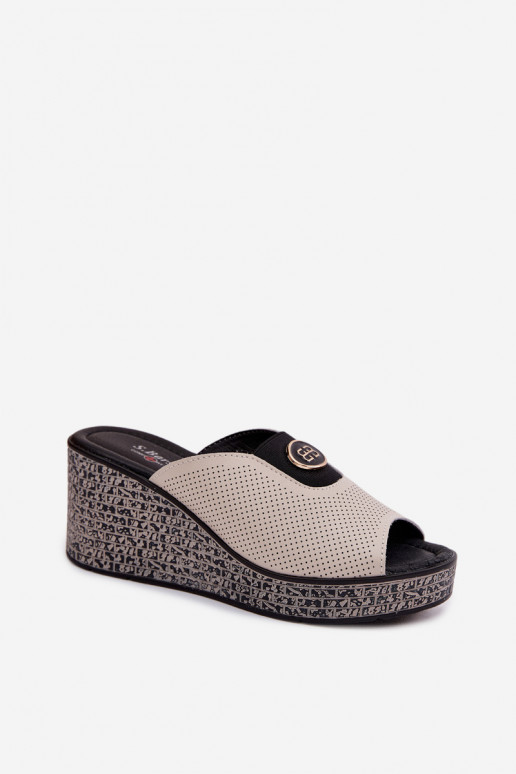 Pantofole in pelle con una piattaforma con ornamenti S.Barski LR61-7011 beige