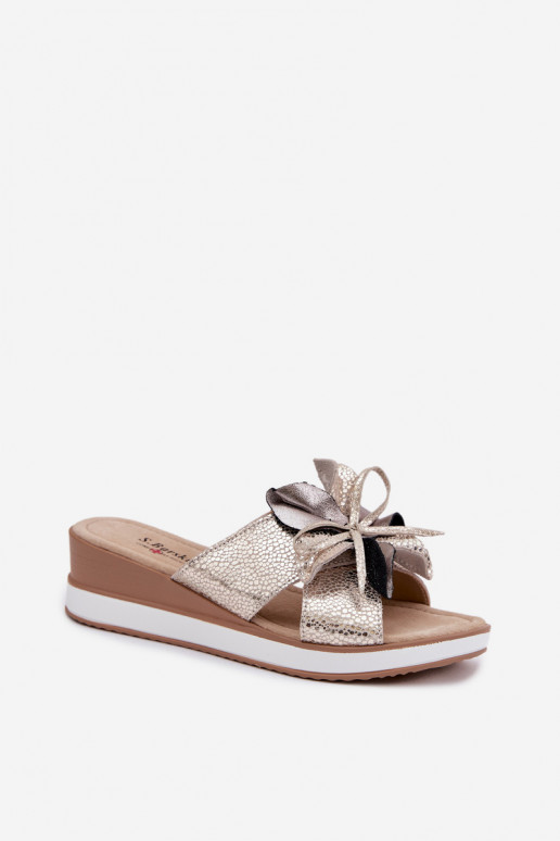 Pantofole in pelle con una piattaformaDekoracyjnym Un fiore S.Barski GR61-5989 colore dorato