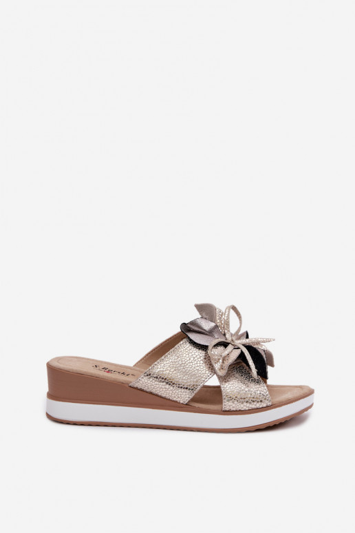 Pantofole in pelle con una piattaformaDekoracyjnym Un fiore S.Barski GR61-5989 colore dorato