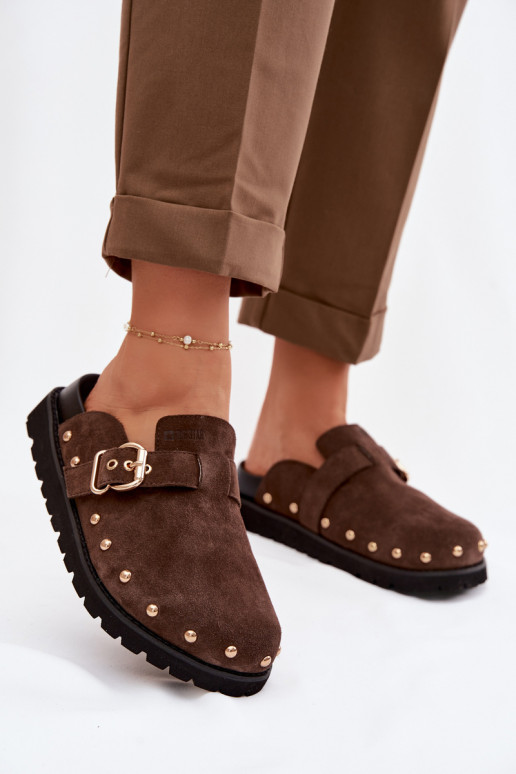 Pantofole Zoccoli dalla pelle scamosciata con una piattaforma con rivetti I con fibbie Big Star TT274952 CzekoladoAe