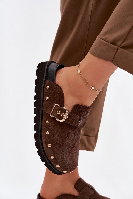 Pantofole Zoccoli dalla pelle scamosciata con una piattaforma con rivetti I con fibbie Big Star TT274952 CzekoladoAe