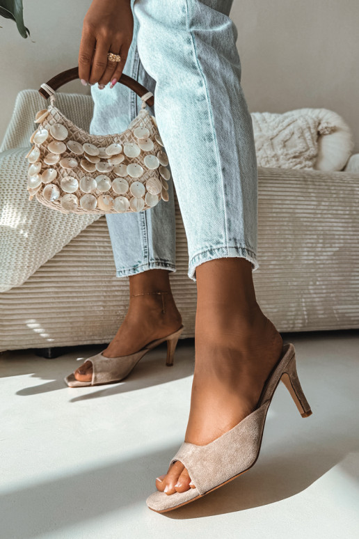 Pantofole da donna Abilitato Smukłym Obcasie beige Revina