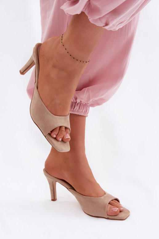 Pantofole da donna Abilitato Smukłym Obcasie beige Revina