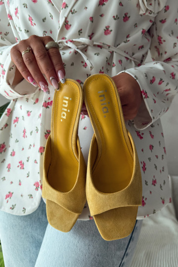 Pantofole con tacco sottile gialle Revina