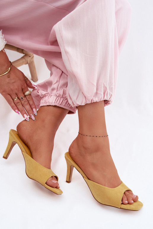 Pantofole da donna Abilitato Smukłym Obcasie colore giallo Revina