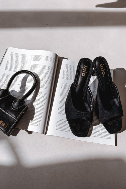 Pantofole da donna Abilitato Smukłym Obcasie colore nero Revina