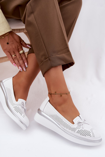 Pelle con elementi traforati scarpe con una piattaforma S.Barski LR61-7043 Colore bianco