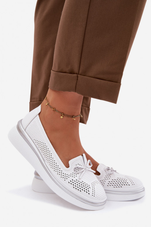 Pelle con elementi traforati scarpe con una piattaforma S.Barski LR61-7043 Colore bianco