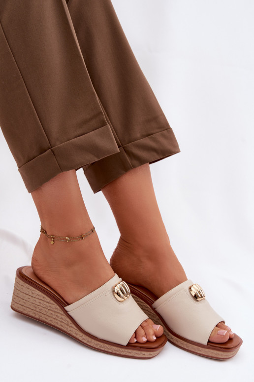 Pantofole da donna con una piattaformaImitacją Plecionki Sergio Leone KL325 beige