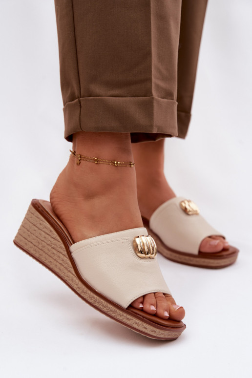 Pantofole da donna con una piattaformaImitacją Plecionki Sergio Leone KL325 beige