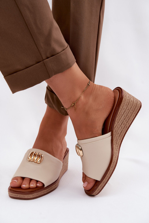 Pantofole da donna con una piattaformaImitacją Plecionki Sergio Leone KL325 beige