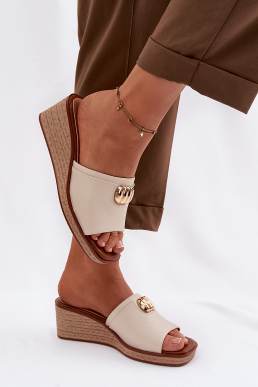 Pantofole da donna con una piattaformaImitacją Plecionki Sergio Leone KL325 beige