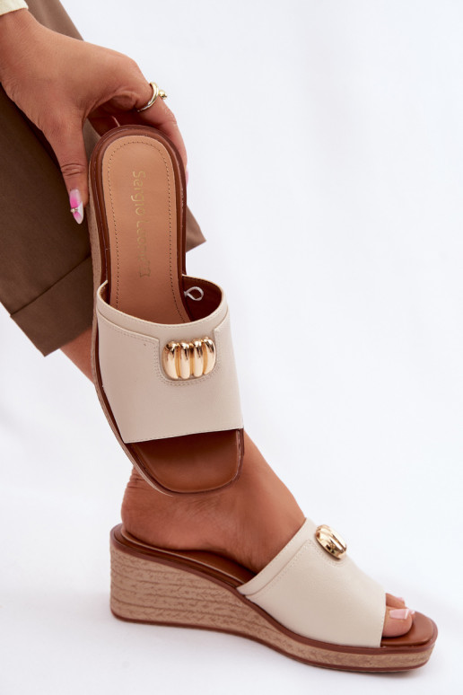 Pantofole da donna con una piattaformaImitacją Plecionki Sergio Leone KL325 beige