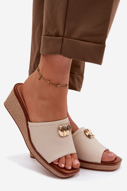 Pantofole da donna con una piattaformaImitacją Plecionki Sergio Leone KL325 beige