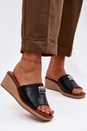 Pantofole da donna con una piattaformaImitacją Plecionki Sergio Leone KL325 colore nero