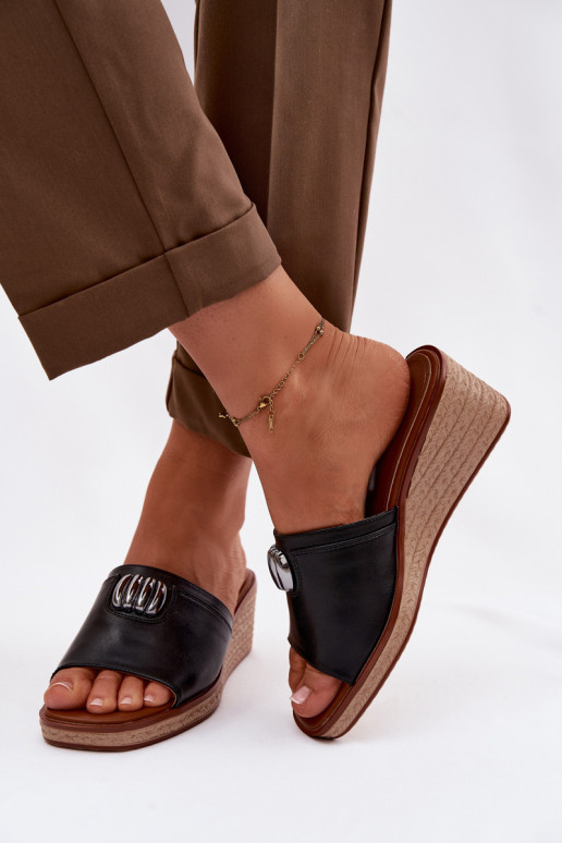 Pantofole da donna con una piattaformaImitacją Plecionki Sergio Leone KL325 colore nero