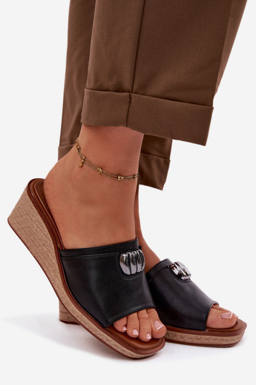 Pantofole da donna con una piattaformaImitacją Plecionki Sergio Leone KL325 colore nero