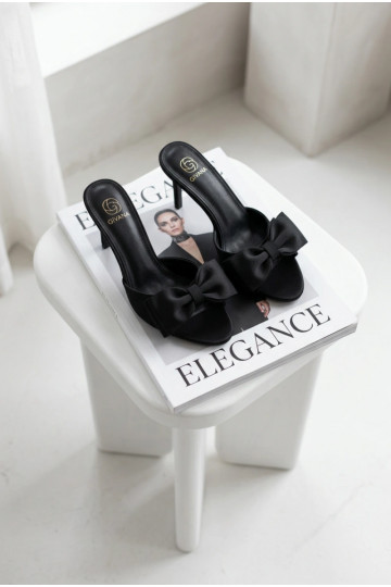 Pantofole da donna con tacchi sottili con nastri colore nero Jelessa