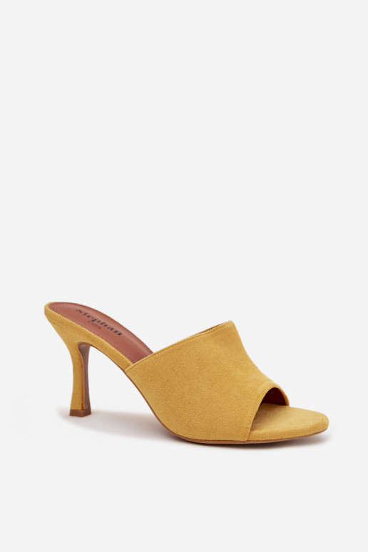 Pantofole da donna con tacchi sottiliin ecopelle scamosciatau colore giallo Isolia