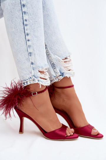 Sandali bordeaux con tacco sottile e piume Caelina 2